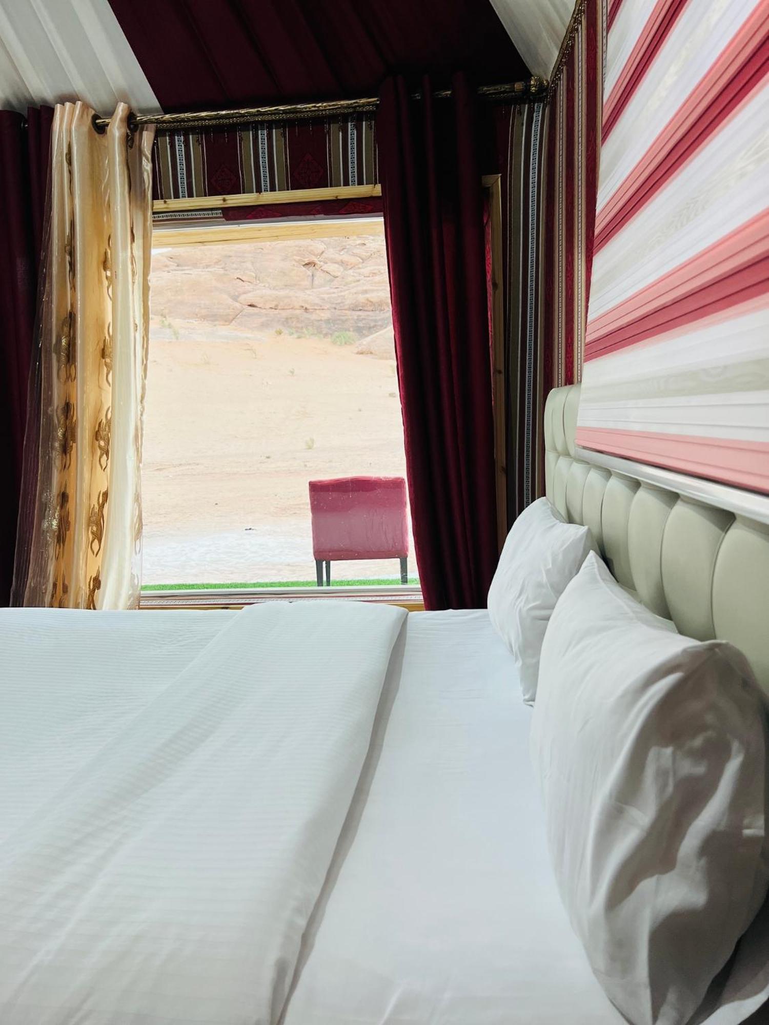 Moon Magic Valley Apartment Wadi Rum Bagian luar foto