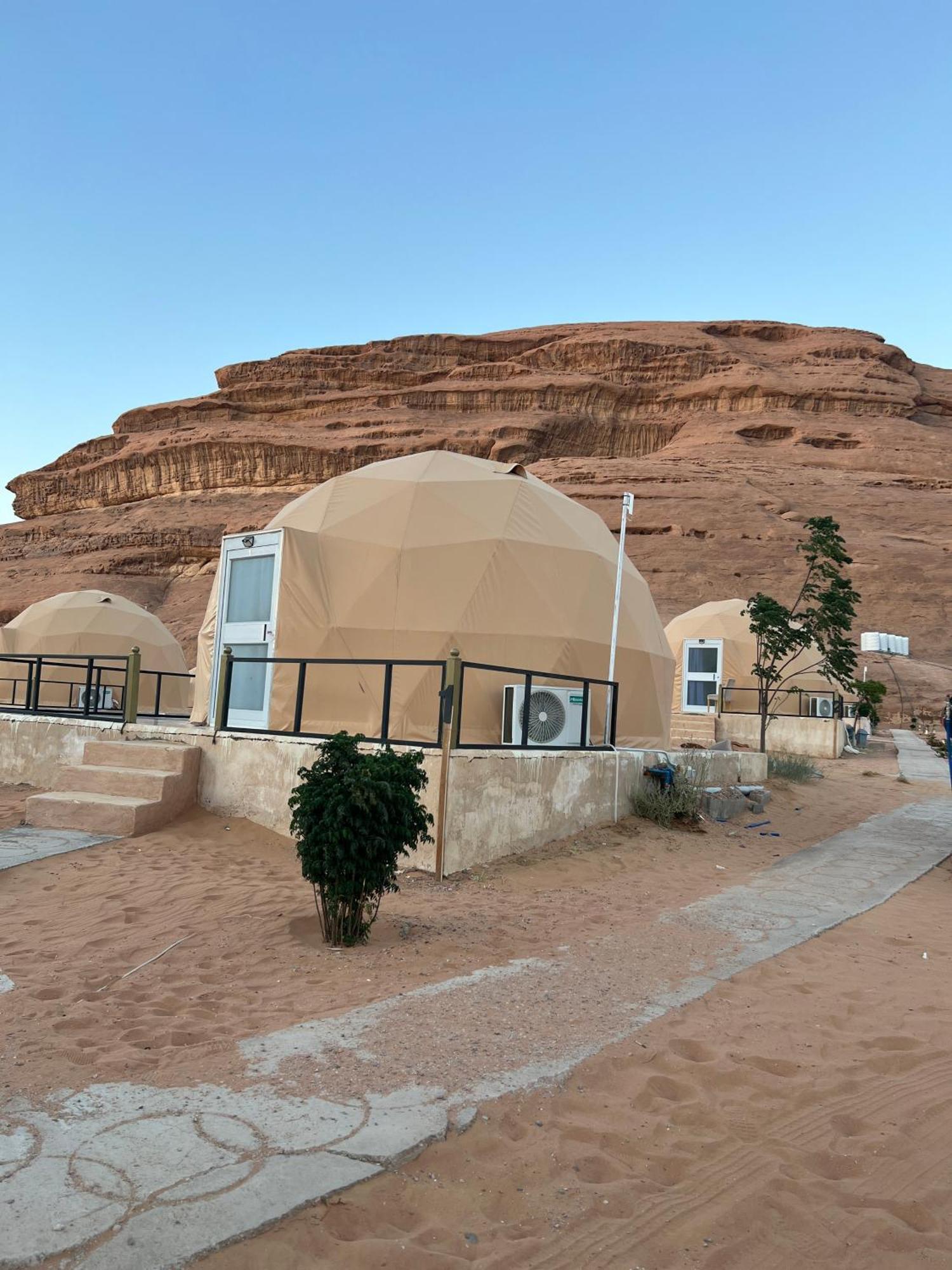Moon Magic Valley Apartment Wadi Rum Bagian luar foto