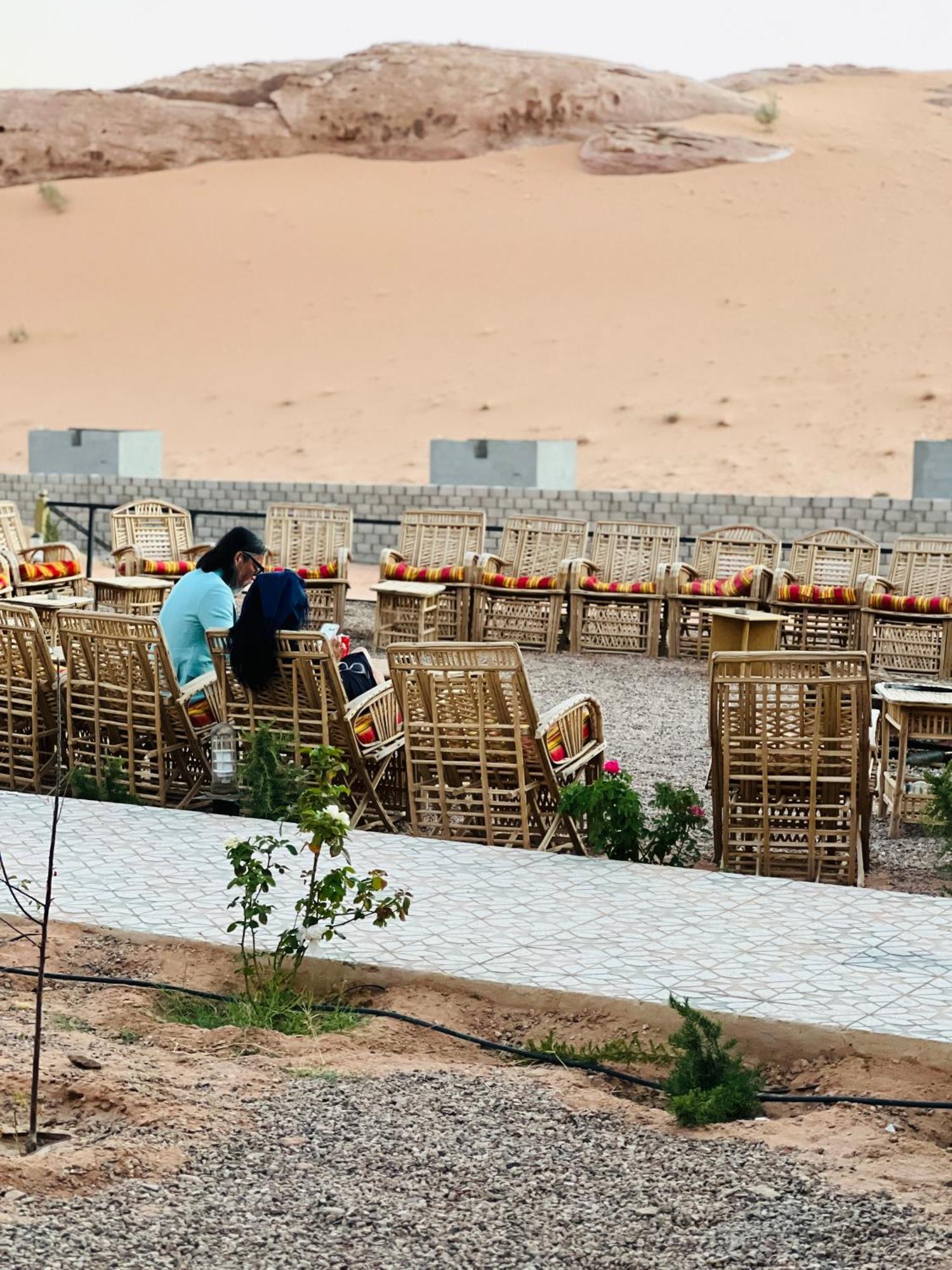 Moon Magic Valley Apartment Wadi Rum Bagian luar foto