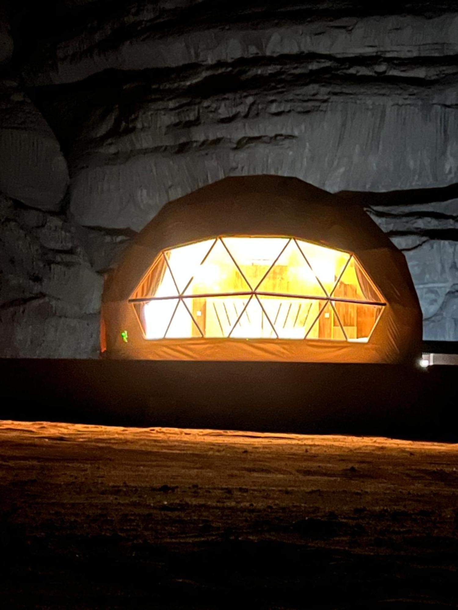 Moon Magic Valley Apartment Wadi Rum Bagian luar foto