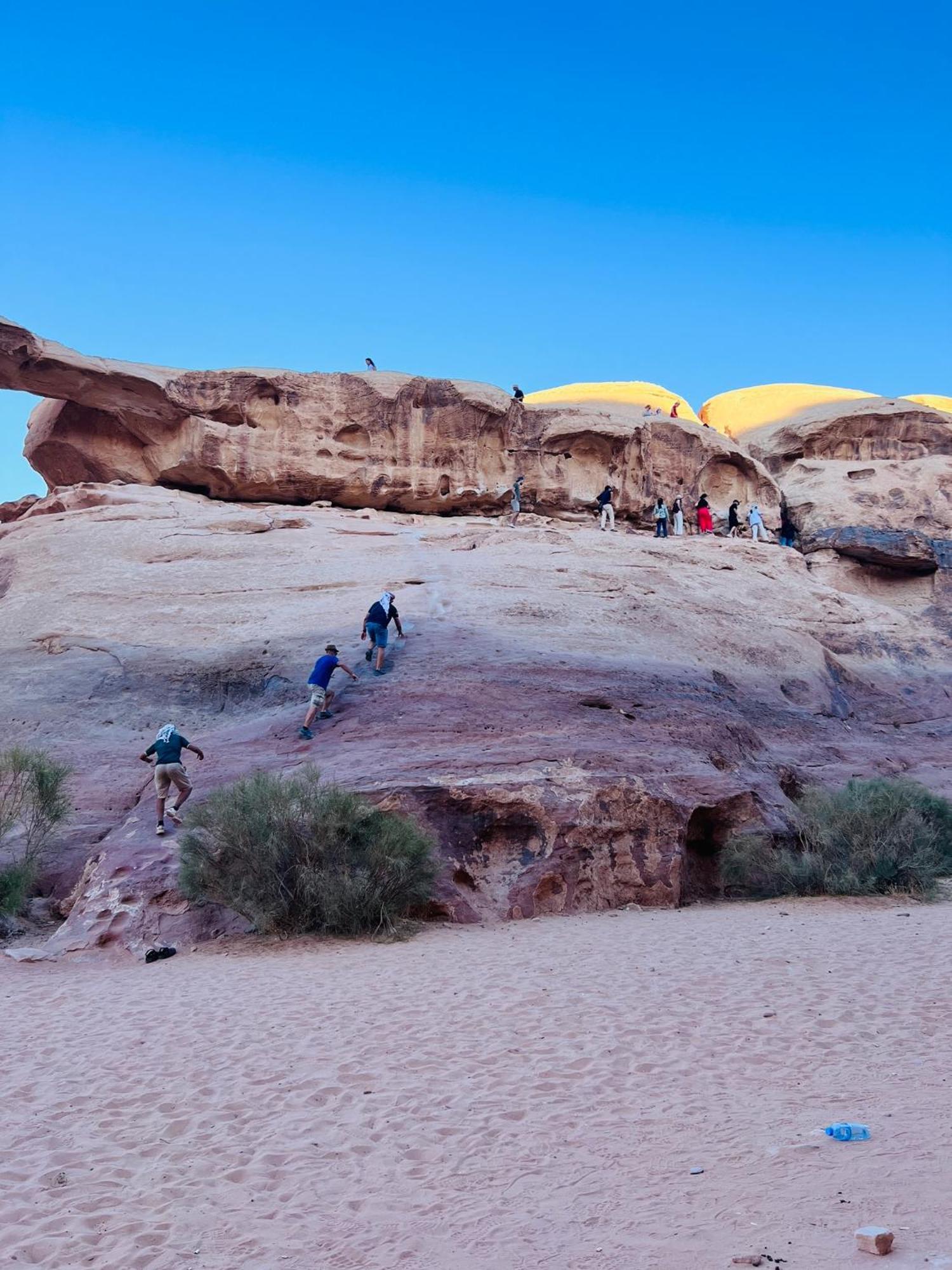 Moon Magic Valley Apartment Wadi Rum Bagian luar foto