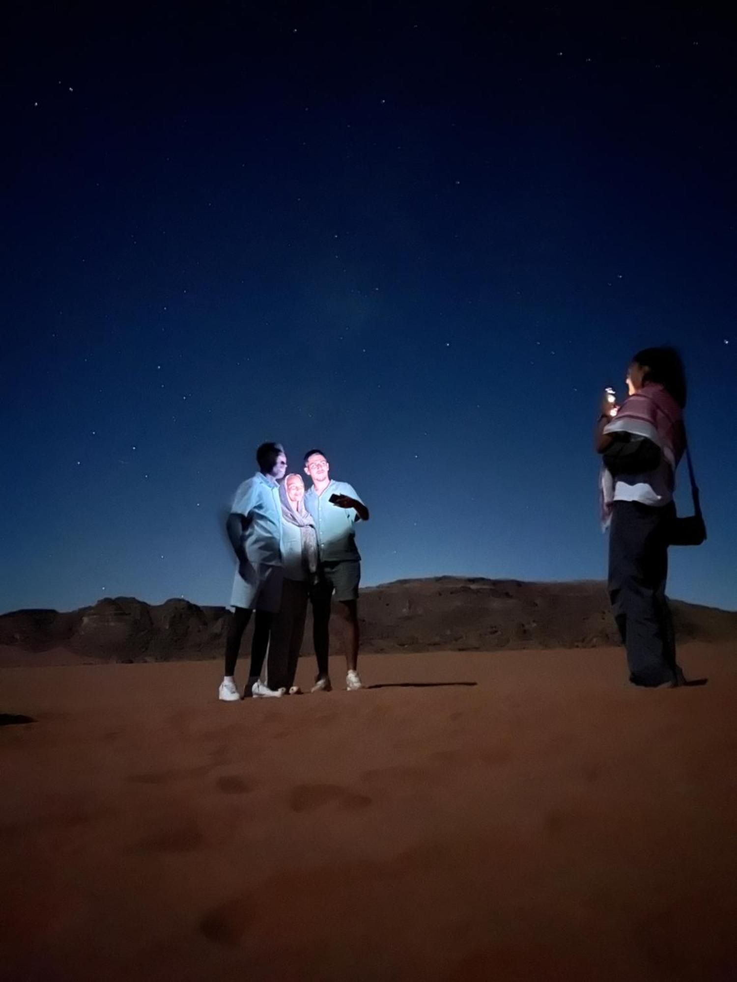 Moon Magic Valley Apartment Wadi Rum Bagian luar foto