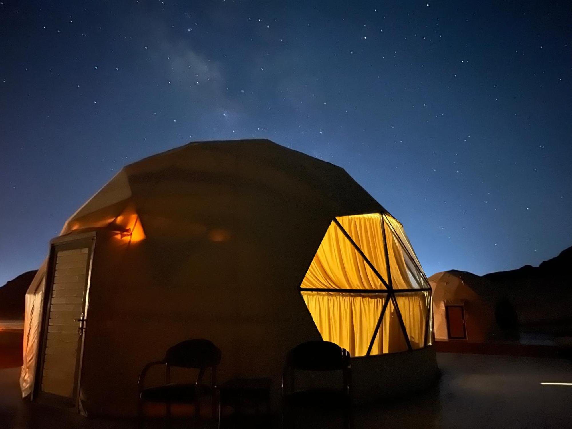 Moon Magic Valley Apartment Wadi Rum Bagian luar foto